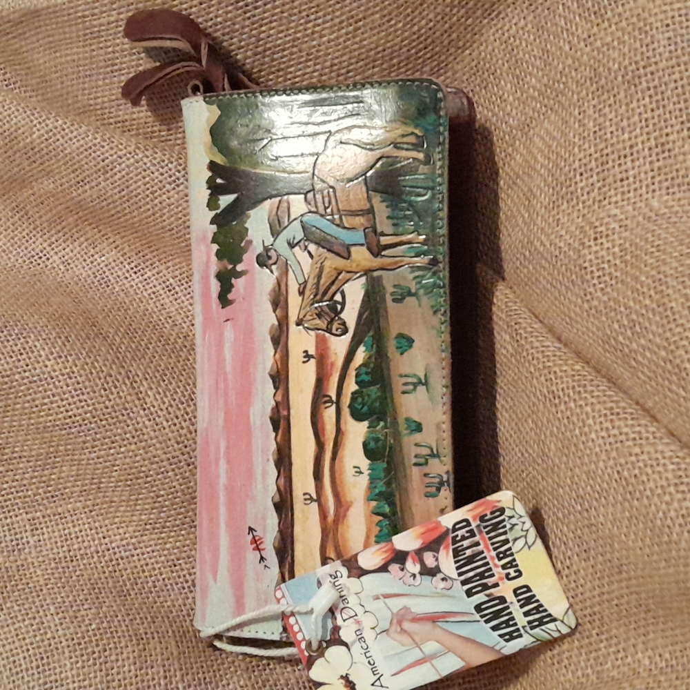 AMERICAN DARLING WOMANS LEATHER HANDPAINTED CLUTCH WITH STRAP